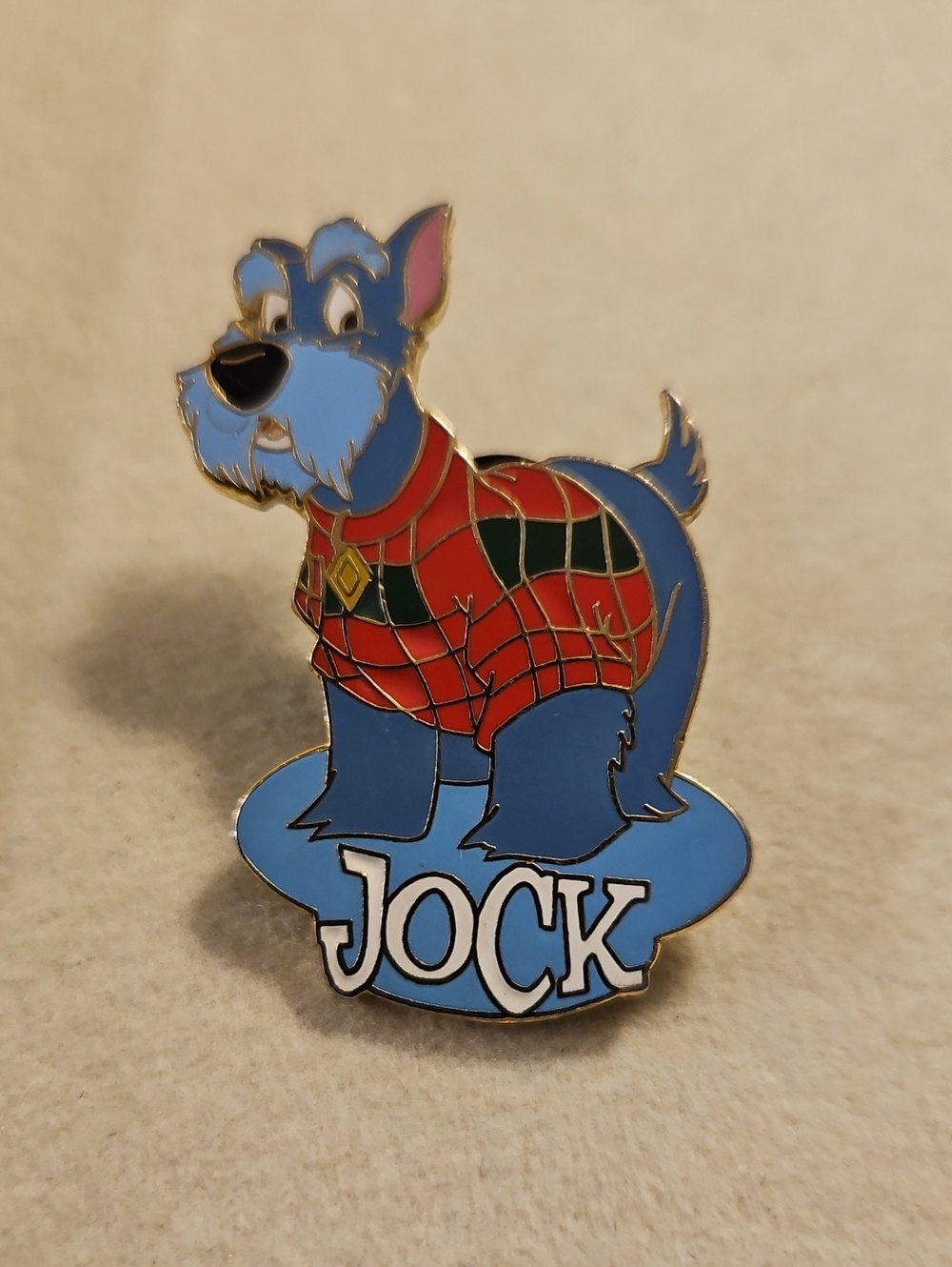 DISNEY JOCK LADY AND THE TRAMP, LIMITED EDITION 5000 TRADING PIN.